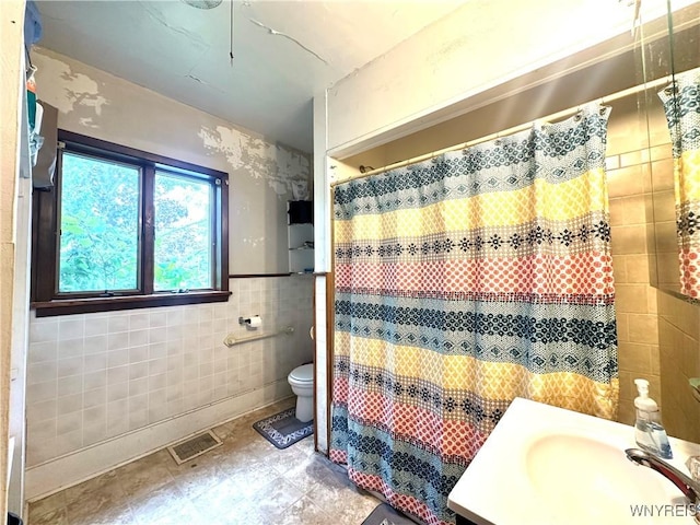 914 S Main St, Shelby, NY 14103 - bathroom with tile walls, vanity, and curtained shower