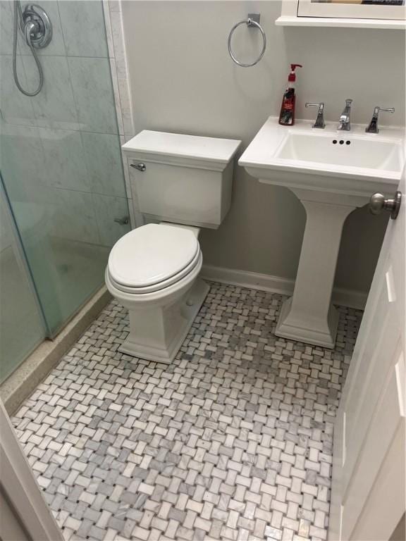 45 Falcon Ln E, Perinton, NY 14450 - full bathroom featuring a stall shower and toilet