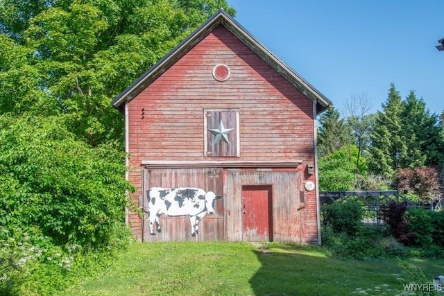 45 S Academy St, Middlebury, NY 14591 - view of barn featuring a yard