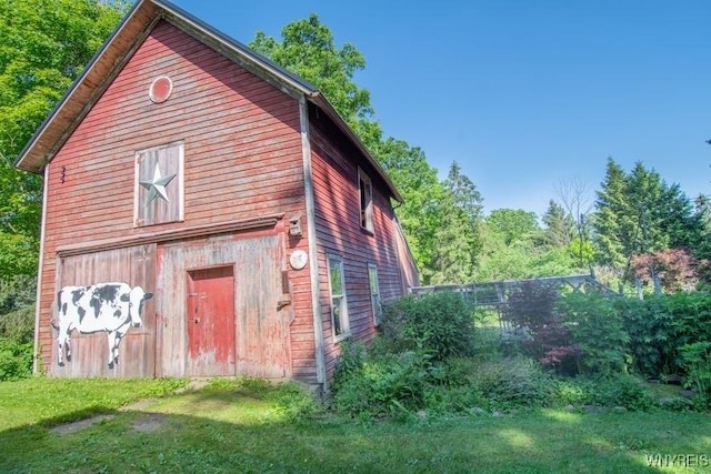 45 S Academy St, Middlebury, NY 14591 - view of side of property featuring a barn