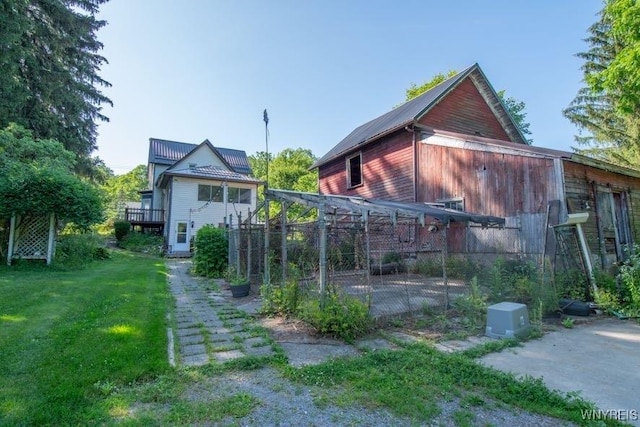 45 S Academy St, Middlebury, NY 14591 - back of house featuring a lawn