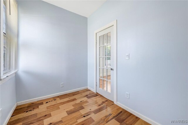 152 Mulberry St, Buffalo, NY 14204 - unfurnished room with light wood-style floors and vaulted ceiling