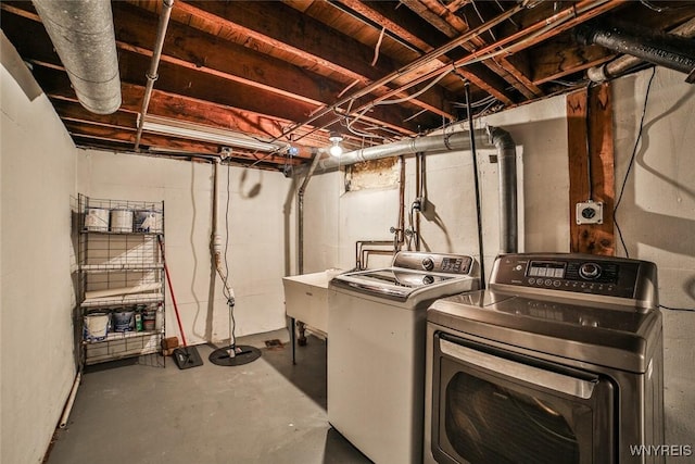 218 Hamilton Dr, Amherst, NY 14226 - washroom featuring washing machine and dryer