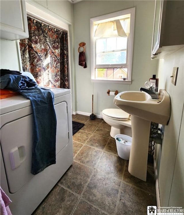 124 Bowen St, Jamestown, NY 14701 - laundry area with washer / clothes dryer and baseboards
