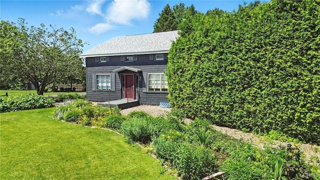 4853 Enders Rd, Manlius, NY 13104 - view of front of home featuring a front lawn and a shingled roof
