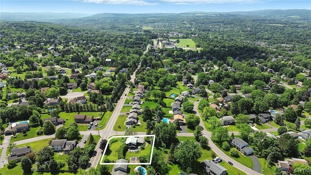 4853 Enders Rd, Manlius, NY 13104 - aerial view of residential area with property boundaries highlighted and a heavily wooded area