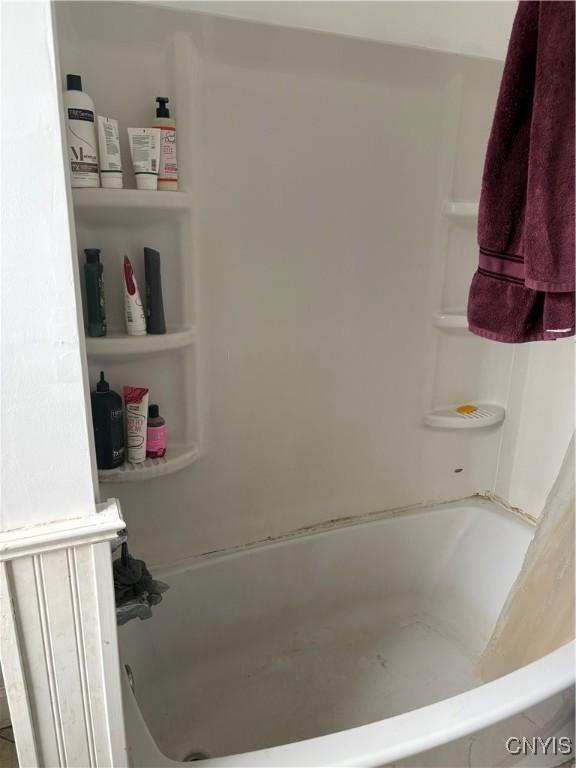 1905 S Geddes St, Syracuse, NY 13207 - bathroom featuring shower / tub combination
