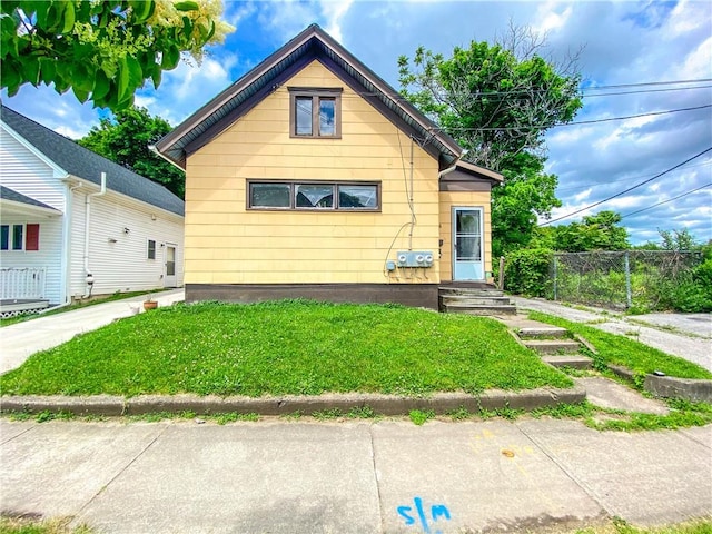 866 Smith St, Rochester, NY 14606 - view of shotgun-style home