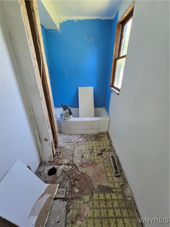 273 Purdy St, Buffalo, NY 14208 - view of bathroom