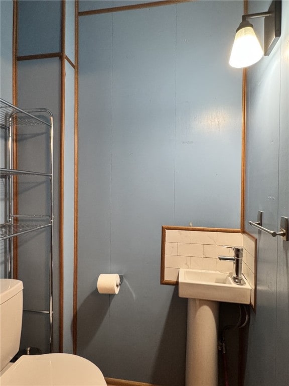 519 N Elk Ave, Kane Boro, PA 16735 - bathroom with toilet and a sink