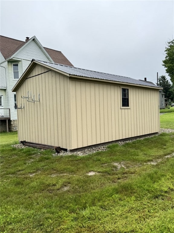 519 N Elk Ave, Kane Boro, PA 16735 - view of side of property with a lawn, a metal roof, and an outdoor structure