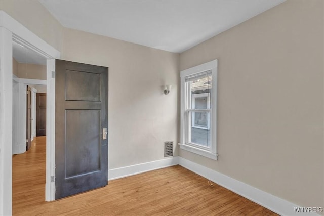 592 Parkside Ave, Buffalo, NY 14216 - unfurnished room with baseboards and light wood-style flooring