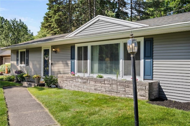16 Trowbridge Trl, Pittsford, NY 14534 - single story home with a front yard