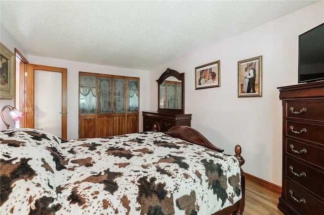 18 Chesterton Ct, Perinton, NY 14450 - bedroom with light wood-type flooring and a textured ceiling
