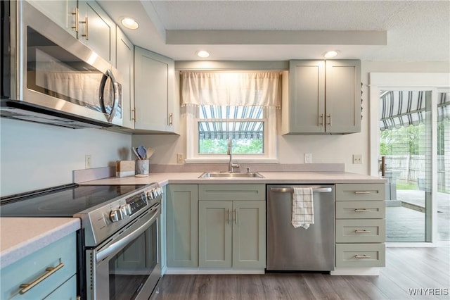 278 Shady Grove Dr, Amherst, NY 14051 - kitchen featuring appliances with stainless steel finishes, light wood finished floors, light countertops, recessed lighting, and a textured ceiling