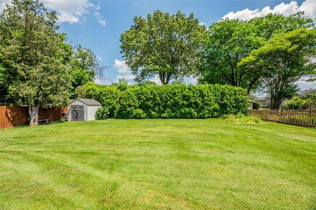 112 Pin Oak Ln, Irondequoit, NY 14622 - view of yard featuring a storage unit