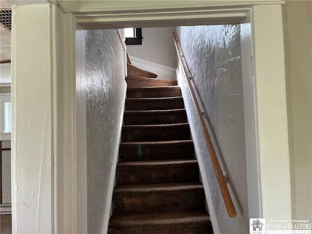 14 Dearing Ave, Jamestown, NY 14701 - view of staircase