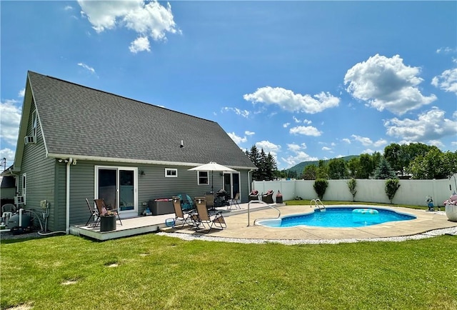 187 Seaward Ave, Bradford-City, PA 16701 - view of pool with a fenced backyard and a wooden deck