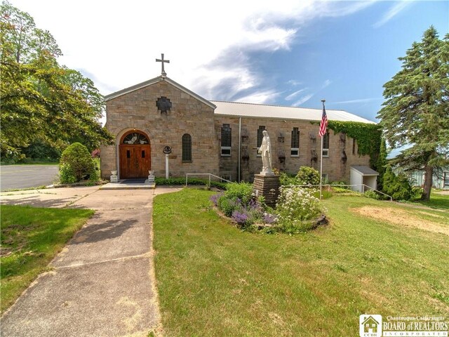 12 Central Ave, Portland, NY 14716 - view of front of home with a front yard and stone siding