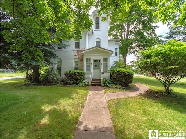 12 Central Ave, Portland, NY 14716 - view of front of home featuring a front yard and entry steps