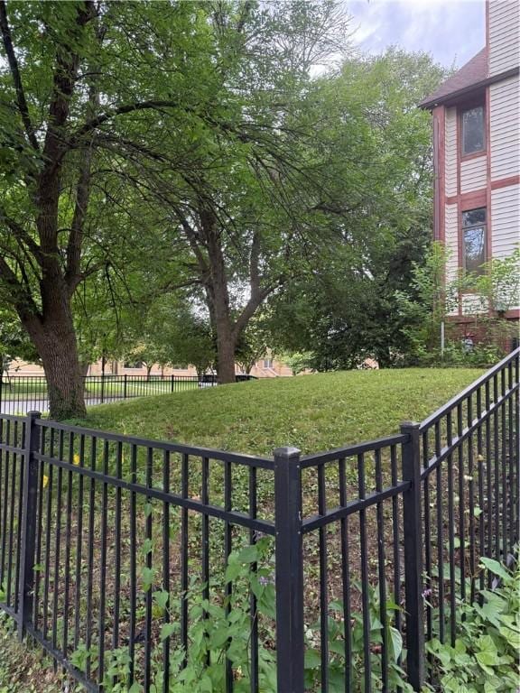 124 Adams St, Rochester, NY 14608 - view of fenced yard