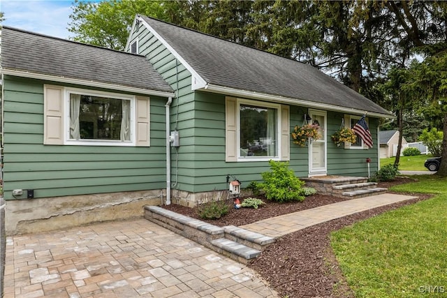 102 Bramley Dr, Camillus, NY 13031 - bungalow-style house with roof with shingles
