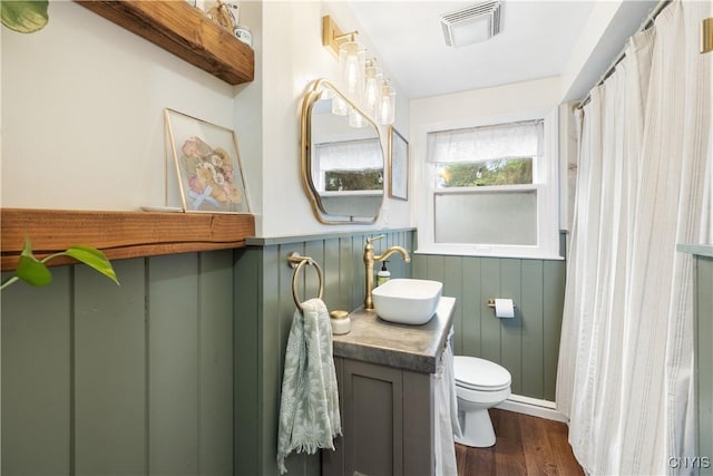 102 Bramley Dr, Camillus, NY 13031 - full bathroom featuring wainscoting, vanity, wood finished floors, and curtained shower