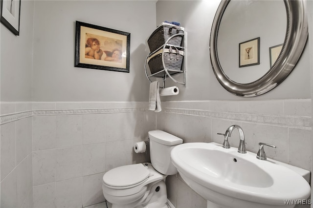 204 Belvoir Rd, Amherst, NY 14221 - bathroom with a sink and a wainscoted wall