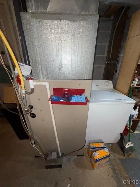 4050 Elmcrest Rd, Salina, NY 13090 - utility room with washer / clothes dryer
