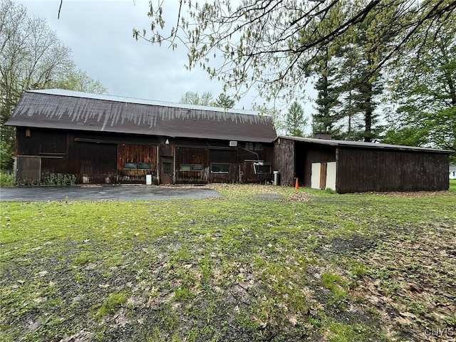 4050 Elmcrest Rd, Salina, NY 13090 - view of pole building featuring a lawn