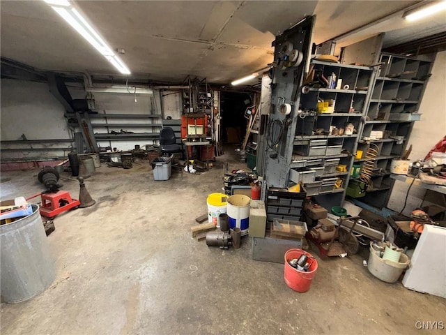 4050 Elmcrest Rd, Salina, NY 13090 - view of garage