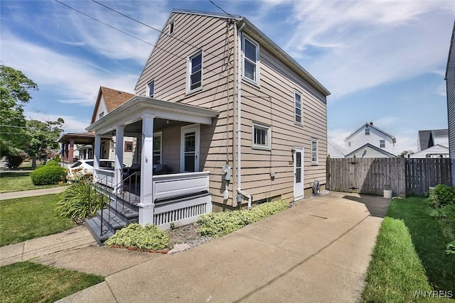 2910 Weston Ave, Niagara Falls, NY 14305 - view of front of home with covered porch and driveway