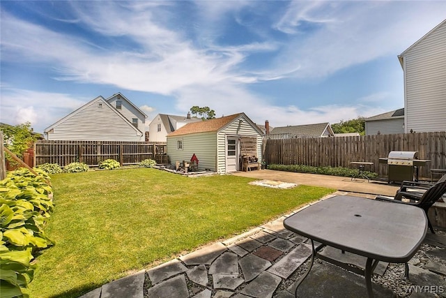 2910 Weston Ave, Niagara Falls, NY 14305 - fenced backyard featuring a patio area and an outdoor structure