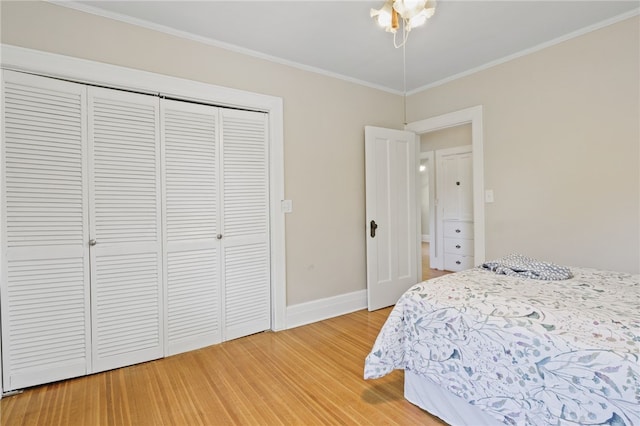 234 Pine Grove Ave, Irondequoit, NY 14617 - bedroom featuring light wood-style flooring, a closet, and ornamental molding