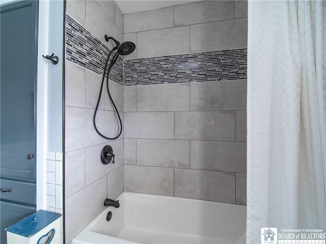 6295 Stockton Hartfield Rd, Chautauqua, NY 14728 - bathroom featuring shower / bath combo