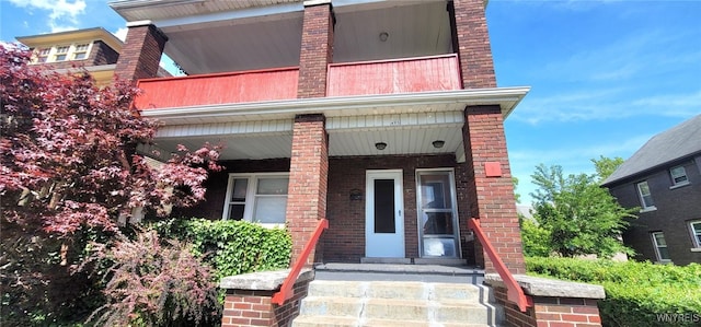 425 12th St, Niagara Falls, NY 14303 - entrance to property with a balcony and brick siding