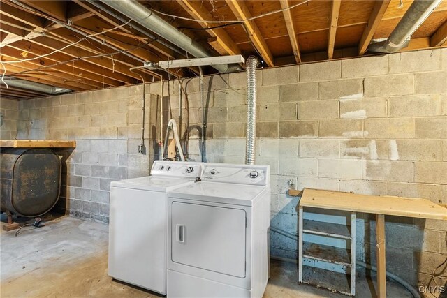 2129 Berry Rd, Lafayette, NY 13084 - laundry room featuring washing machine and clothes dryer and oil tank