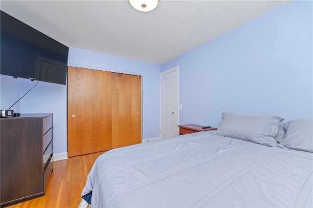 111 Hartsdale Rd, Irondequoit, NY 14622 - bedroom featuring light wood-style floors and a closet