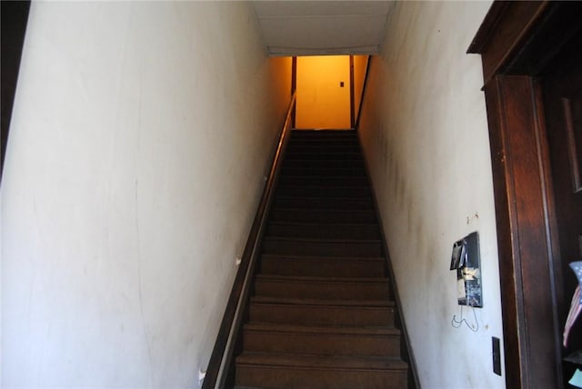 136 N Fraley St, Kane Boro, PA 16735 - view of stairs