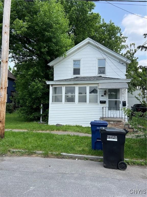 322 N Beech St, Syracuse, NY 13203 - view of front facade with roof with shingles