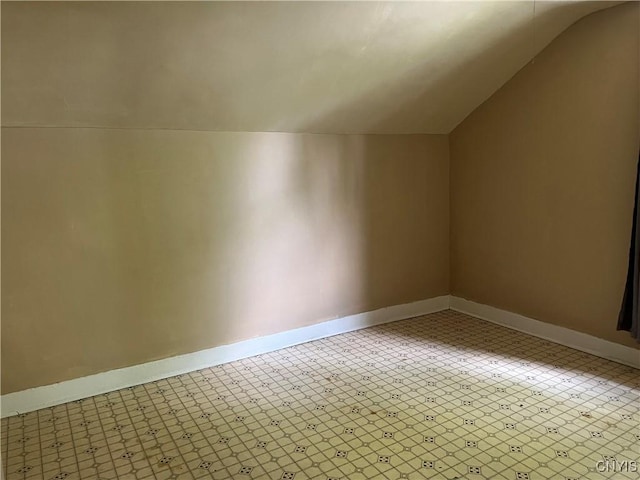 322 N Beech St, Syracuse, NY 13203 - bonus room featuring vaulted ceiling and light flooring