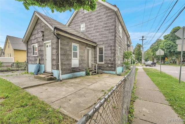 214 Ludington St, Buffalo, NY 14206 - back of property featuring entry steps