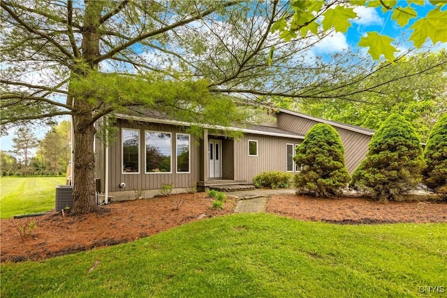 3313 Thompson Rd, Cazenovia, NY 13035 - view of front of property with a front lawn