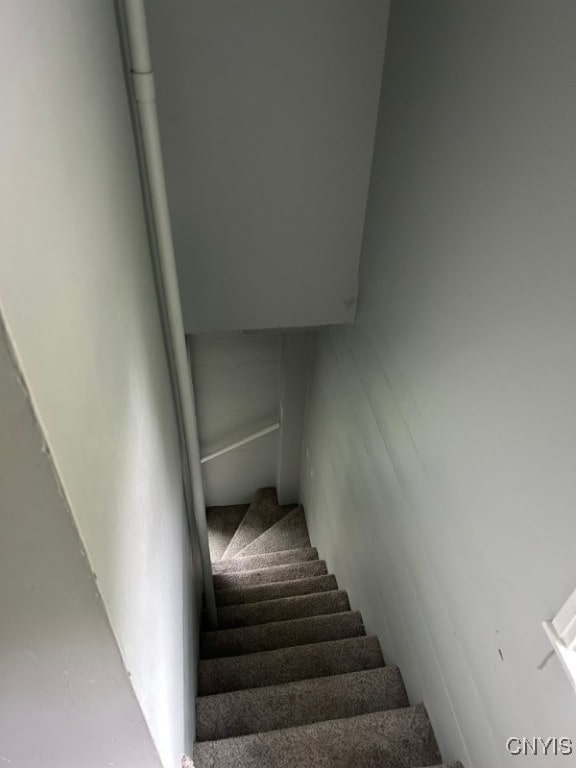 331 W 5th St, Oswego, NY 13126 - view of stairway