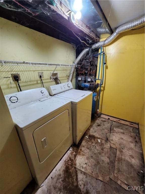 114 Stevens Pl, Syracuse, NY 13210 - laundry area featuring washing machine and clothes dryer
