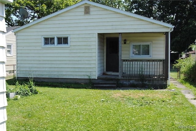 3028 Welch Ave, Niagara Falls, NY 14303 - view of front of property featuring a front lawn and covered porch