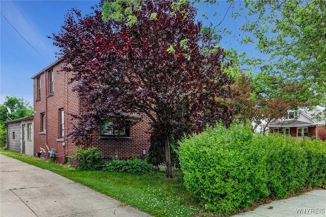 2104 Walnut Ave, Niagara Falls, NY 14301 - view of side of home with brick siding
