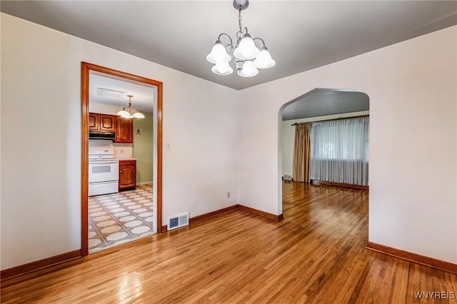 2104 Walnut Ave, Niagara Falls, NY 14301 - unfurnished room with arched walkways, a chandelier, and light wood finished floors
