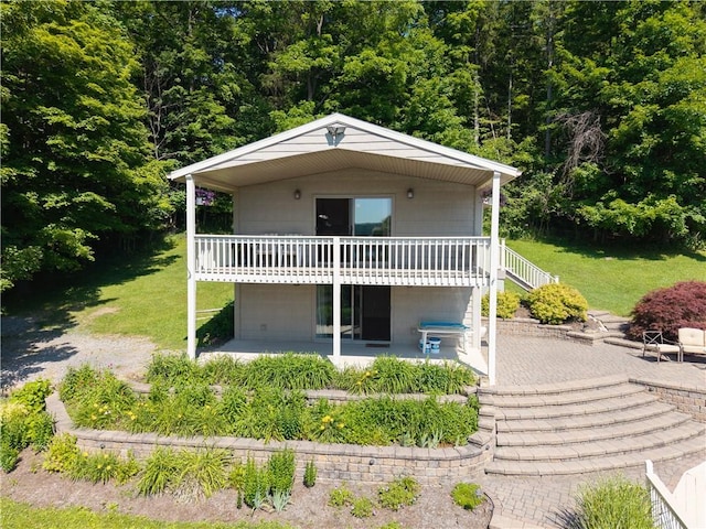 5343 Cedarwood Ln, Conesus, NY 14435 - view of front facade featuring a patio, a front yard, and a wooded view