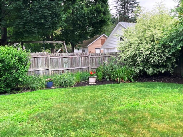 74 Cleveland Ave, Elmira, NY 14905 - view of yard